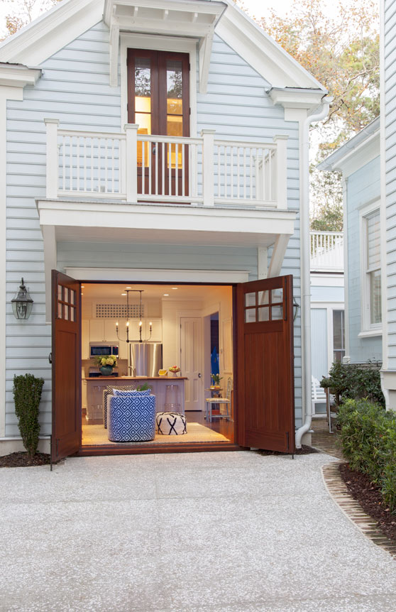 Guest Star: A courtyard connects the main abode to this 1,100-square-foot carriage house.