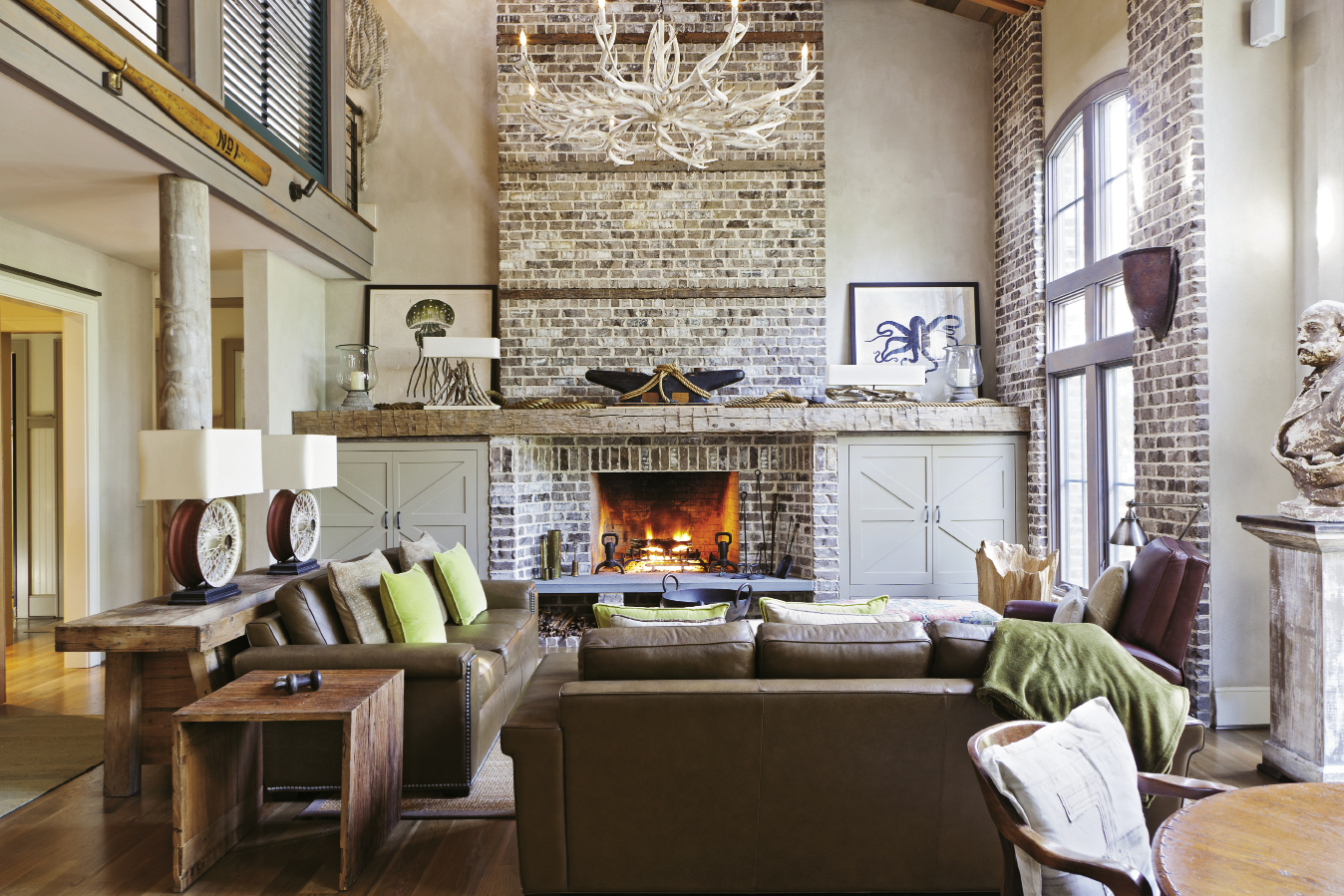 High ceilings and exposed brick recall downtown’s historical cotton warehouses. Industrial details, such as iron railings, and nautical touches, such as the anchor and ropes displayed on the mantel, are touchstones of the owners’ personal style.
