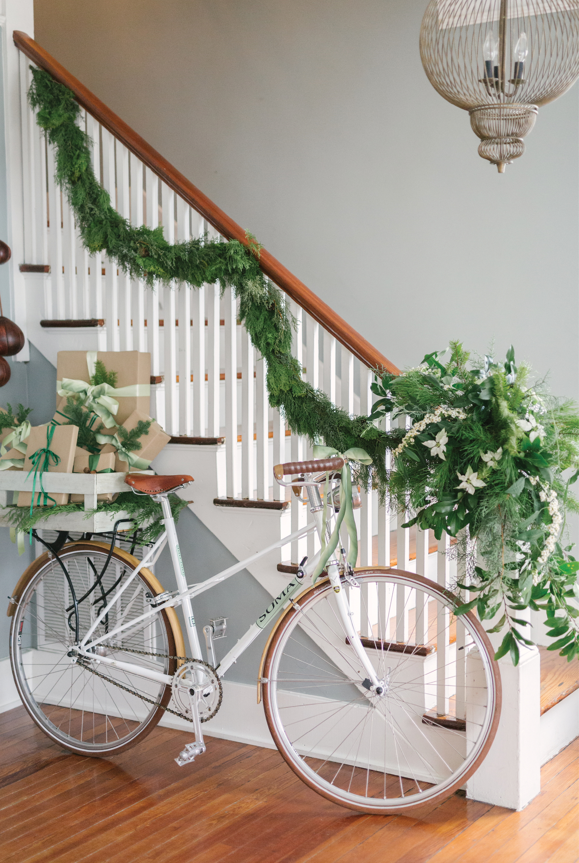 Heather’s staircase garland with a stunning arrangement