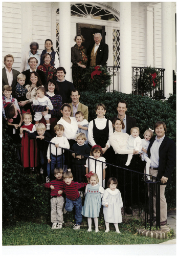 Kulze with her family—parents Dr. Harry and Jane Gregorie and her six siblings and their families—on the steps of her childhood home on King Street in 1995