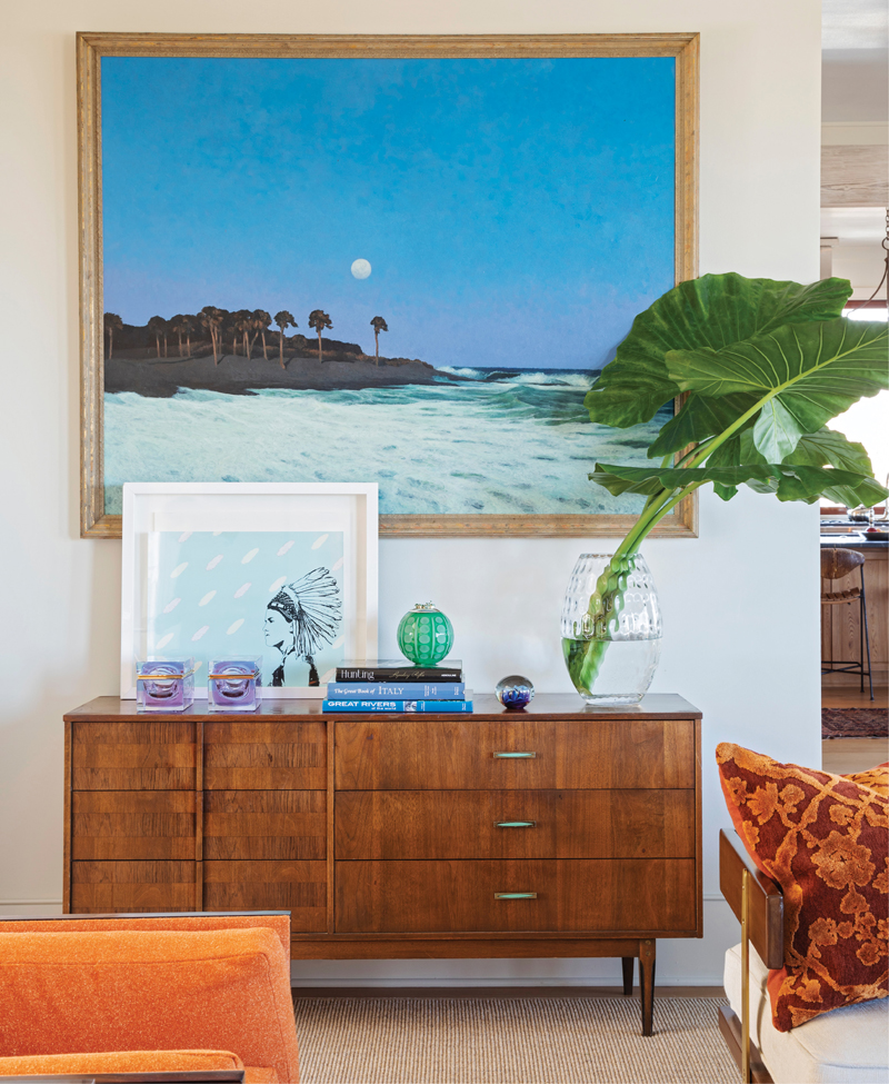 Eschewing the familiar coastal vibe for the interiors of this Sullivan’s Island home, designer Elizabeth Stuart Faith blended collections of artwork, lighting, and mid-century furnishings with a popping color palette for a new beach house aesthetic.