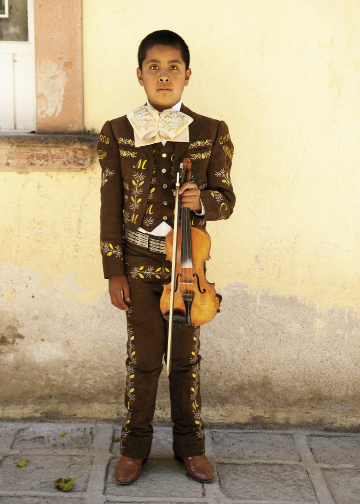 A young violinist from a mariachi band