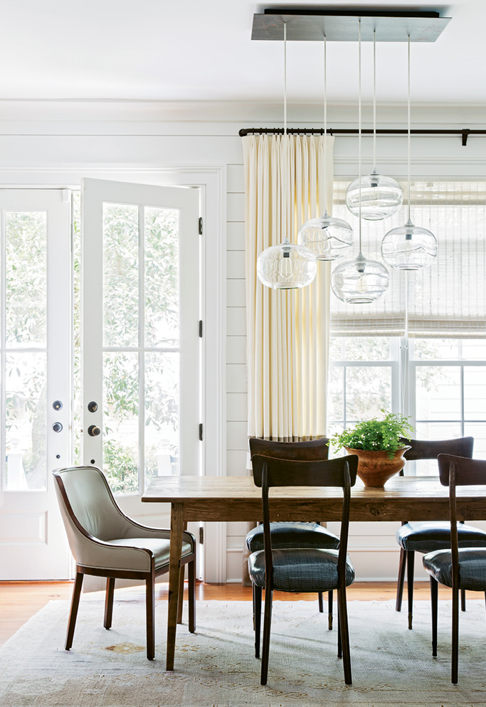 IN THE SPOTLIGHT: Sculptural light fixtures, such as this hand-blown glass number by John Pomp, were added throughout. “They’re really like works of art,” Melanie notes.