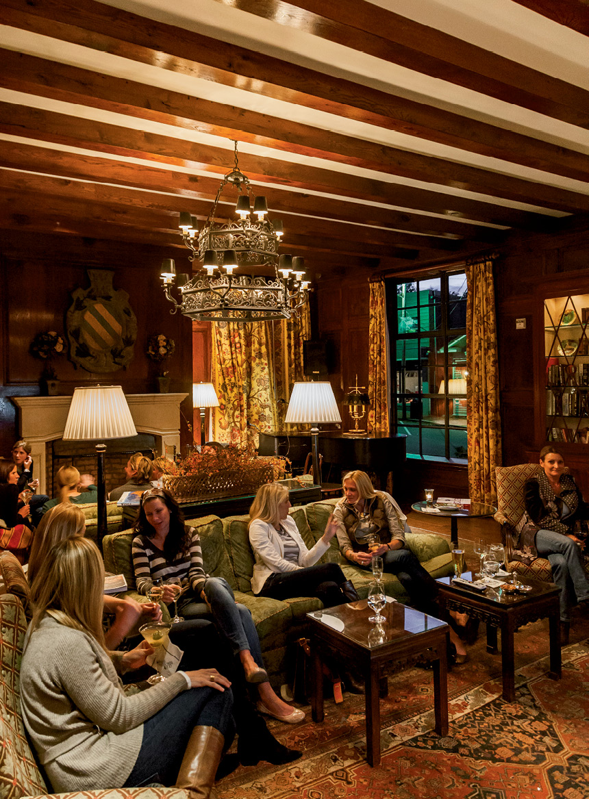 Guests gather for cocktail hour in the inn’s Hummingbird Lounge
