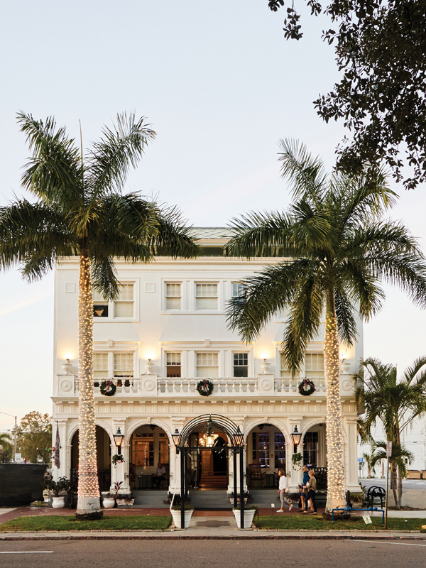 The circa-1921 Cordova Inn (formerly the Pier Hotel), is a short walk from the waterfront.