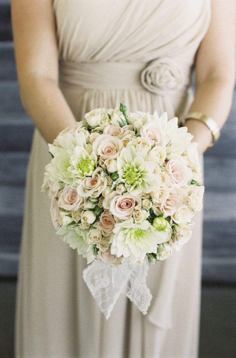 SWEET AND SIMPLE: Soirée&#039;s full-bodied bouquets blended ivory and soft pink dahlias, garden roses, and spray roses.