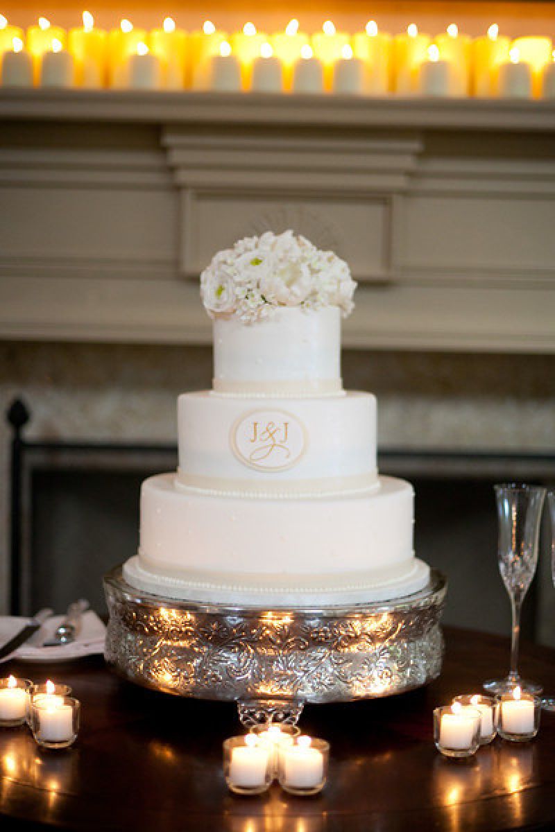 WHITE WONDER: Minette Rushing Custom Cakes made a two-flavored buttercream confection of red velvet and chocolate caramel cake.