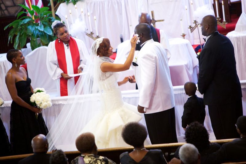 BLACK TIE AFFAIR: Cedric, his groomsmen, and the ring bearer looked sharp in black and white tuxes from Men’s Wearhouse and bridesmaids donned floor-length Adrianna Papell gowns from Nordstrom.