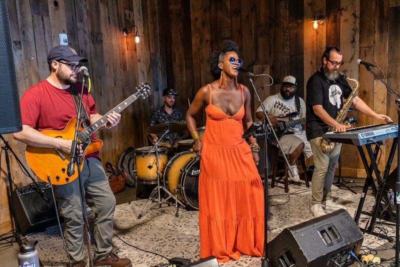 Led by vocal powerhouse Kanika Moore, local band Motown Throwdown entertained guests.