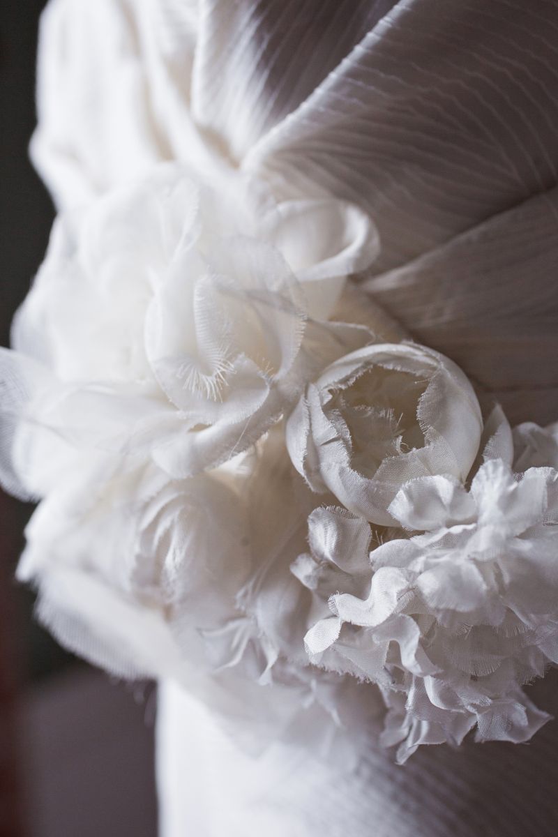 A custom floral pin appliqué from LulaKate inspired what Jim Smeal called “big, floppy flowers” on the cake.