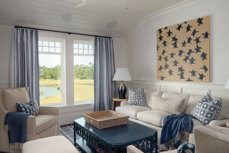 In the upstairs sitting room that connects the children’s bedrooms, a Josh Brown acrylic painting depicting baby sea turtles plays off the pops of blue in the decor.