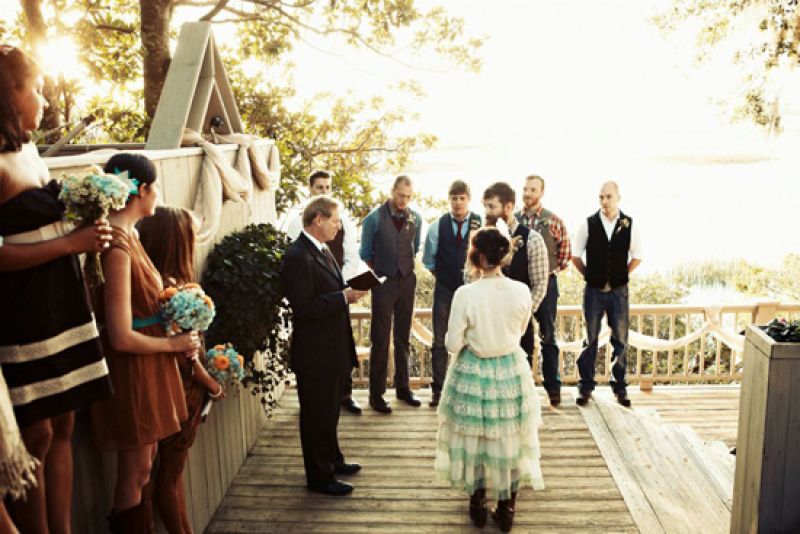 SET THE STAGE: “The location, artist Eva Carter&#039;s home on Wadmalaw Island, created a beautiful refuge for our wedding,” says the bride. An unplanned bonus?  “It delighted us with the most gorgeous sunset,” Lisa adds