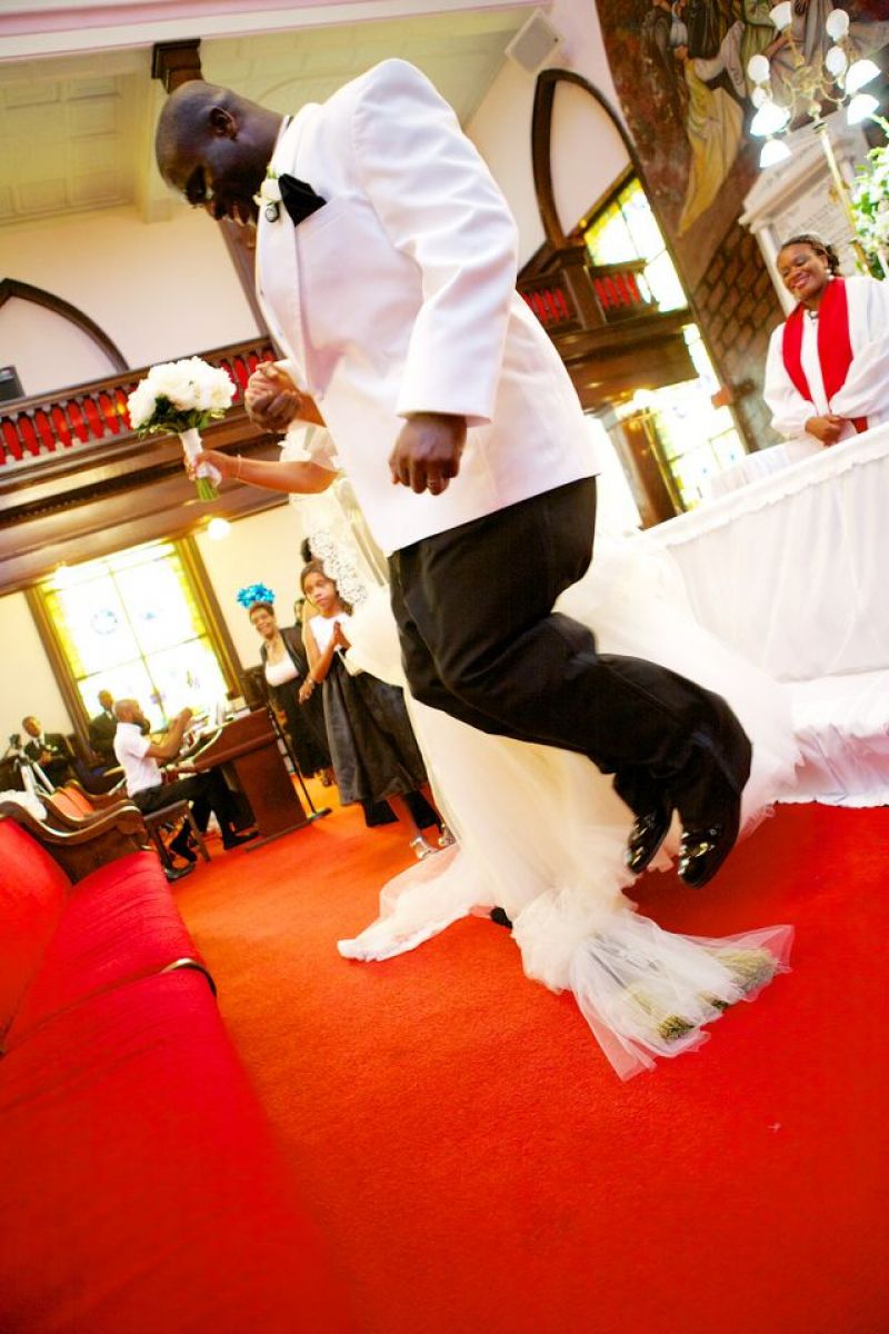 STEP BY STEP: In addition to jumping the broom, the ceremony included the tying of “God’s Knot,” meant to symbolize the joining of man, woman, and Christ. Of the spiritual touch Richelle says, “Both of us come from Christian backgrounds, so it was important to not only celebrate our love, but to acknowledge that God was responsible for the day and our union.”