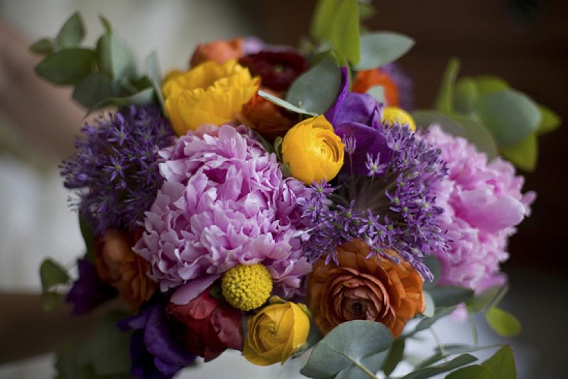FRESHLY GATHERED: BPGE teamed with the Charleston Flower Market to work as many local flowers into the bouquets and live arrangements as possible.