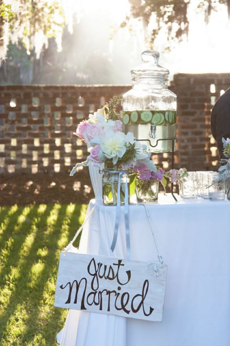 THE DREAM TEAM: D’Anne tackled the visual details like this signage—creating 80 percent of the décor herself—while Patrick got the music, menu, and bar selections in order. The signature cocktail of the evening? Lowcountry lemonade served with blueberries and blue and white striped straws.