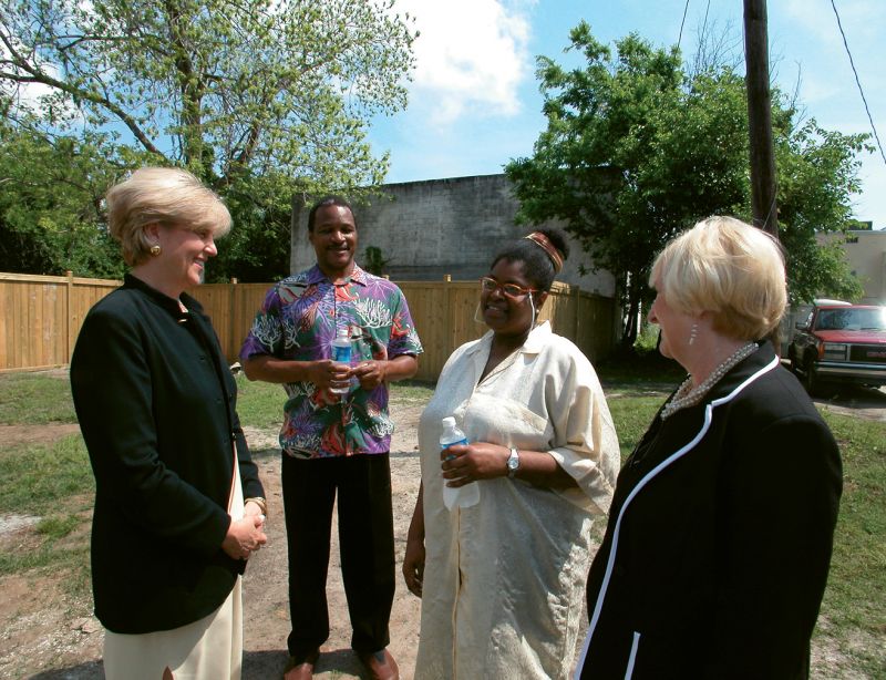 Robinson at the June 2008 ribbon-cutting ceremony of a home on Lee Street, the first Neighborhood Impact Initiative project that was accomplished in partnership with the City of Charleston and Habitat for Humanity