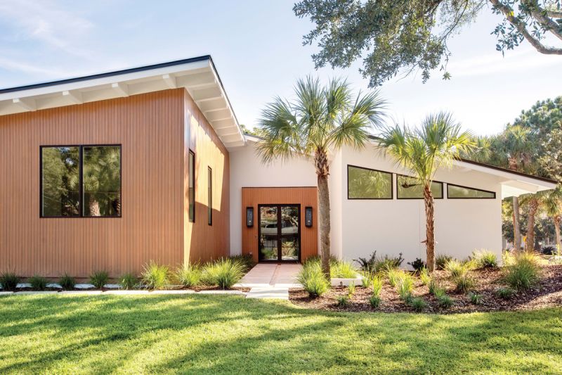 Modern Love: Ed and Claire O’Bryan purchased this 1960s ranch house following a full renovation by architect Scott Brekke, builder Wes Mahaffey, and interior designer Corin Havens. The team took the home down to the studs giving it a modern makeover while maintaining a connection to its midcentury roots.