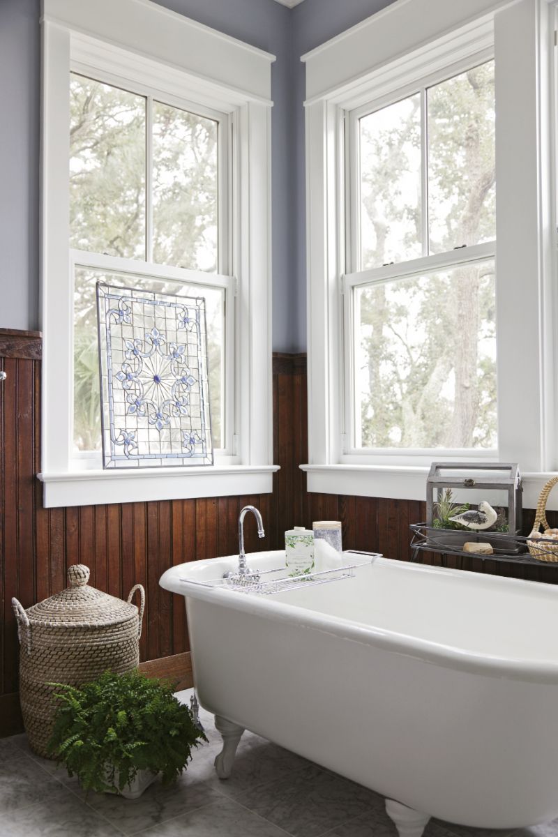 for the master bath, Robert took a vintage that had been rusting in his parents’ backyard in Newberry and cleaned and reglazed it.