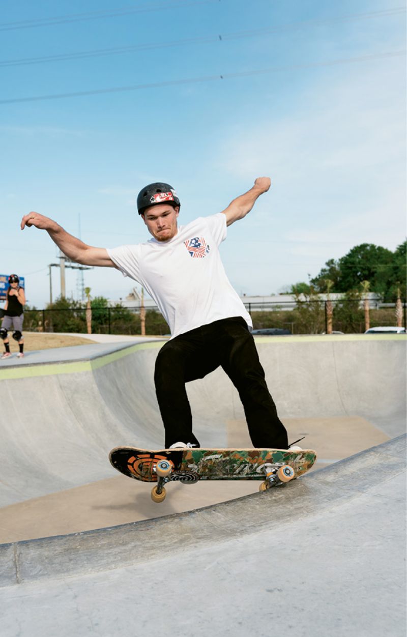 &quot;Frontside grind&quot; in the intermediate bowl