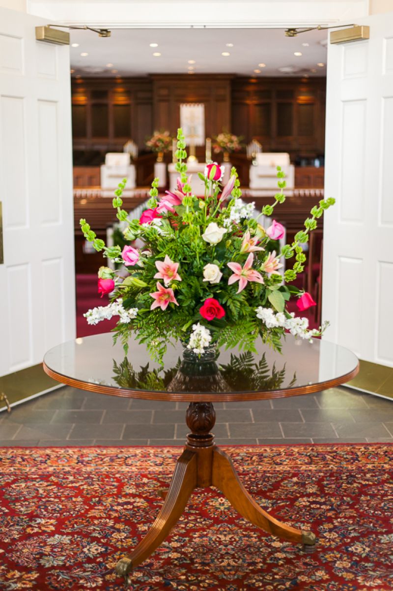 which mimicked her bouquet.