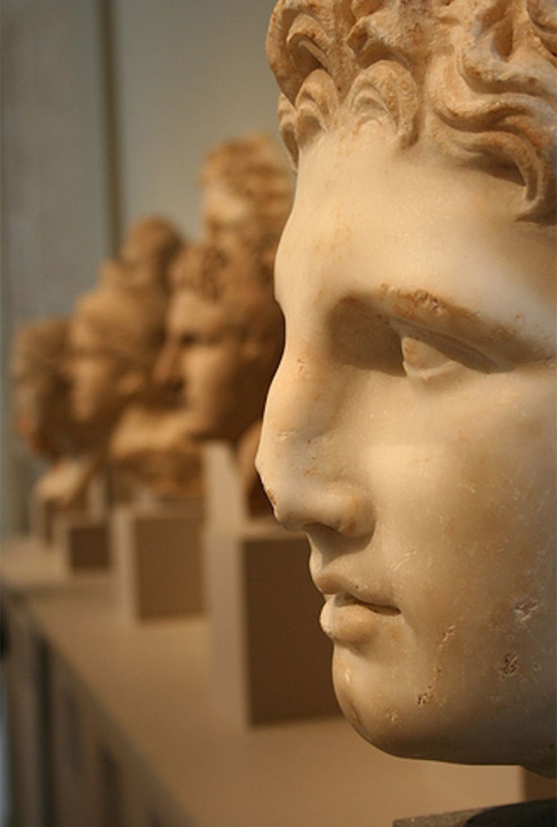 During his tenure as chief of design from 1979 to 2005, Daly was responsible for designing and overseeing all major exhibitions (approximately 50 per year), including 2001’s “Jacqueline Kennedy: The White House Years”