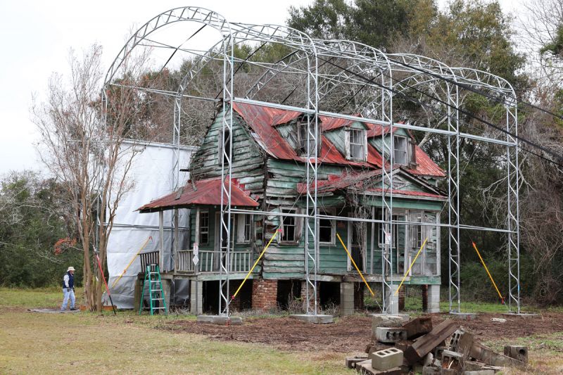 Working with Hutchinson family descendants and the Lowcountry Conservation Loan Fund, EIOLT purchased the house and adjacent acreage in 2016 and began raising the money to prevent its collapse and restore it.