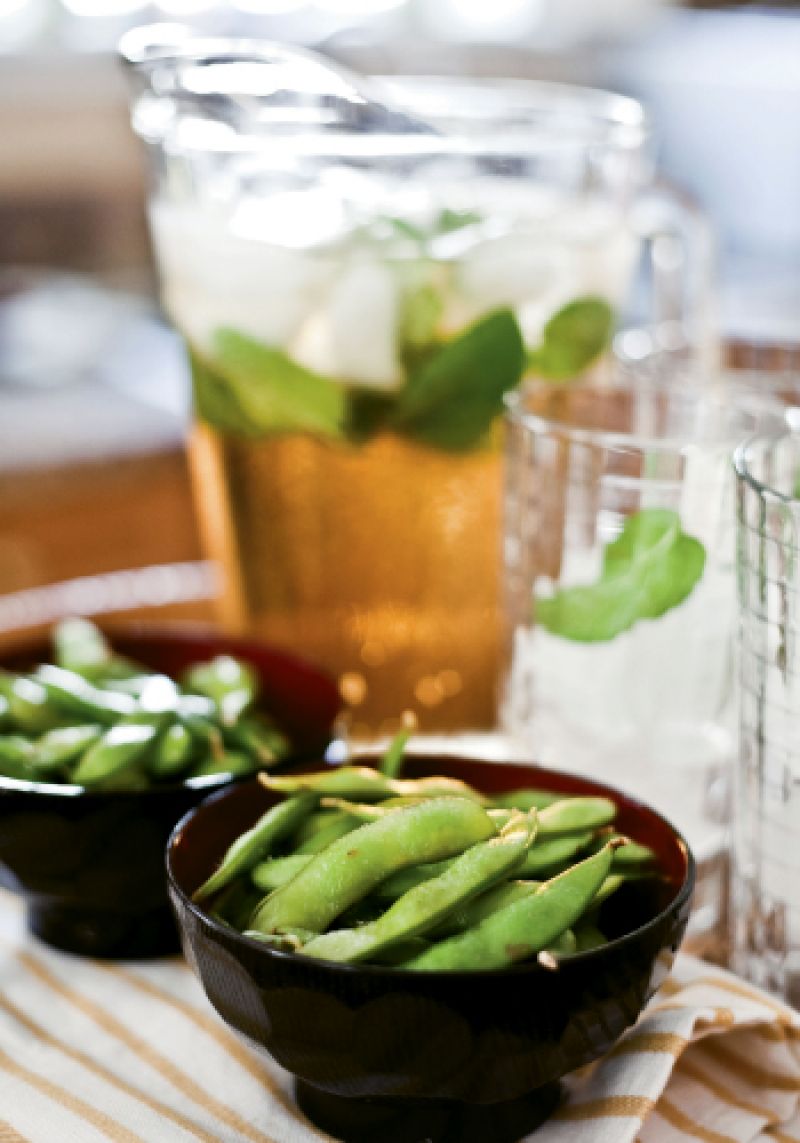 In keeping with the theme, Jennifer makes iced tea sweetened with ginger ale, a cool refreshment on a humid summer evening.