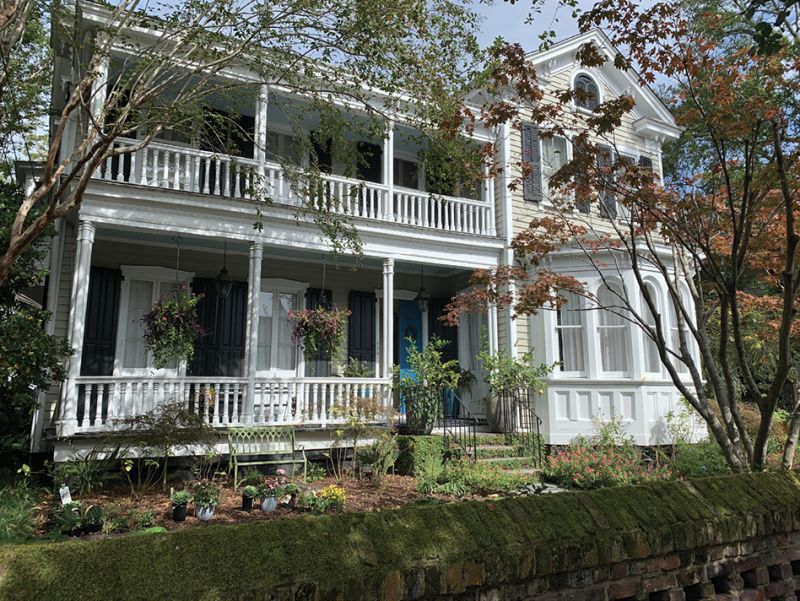 Brad and Jola Newman fell in love with the circa-1872 home’s large rooms, tall ceilings, and picturesque setting—but not the dated, ’90s farmhouse-style kitchen.