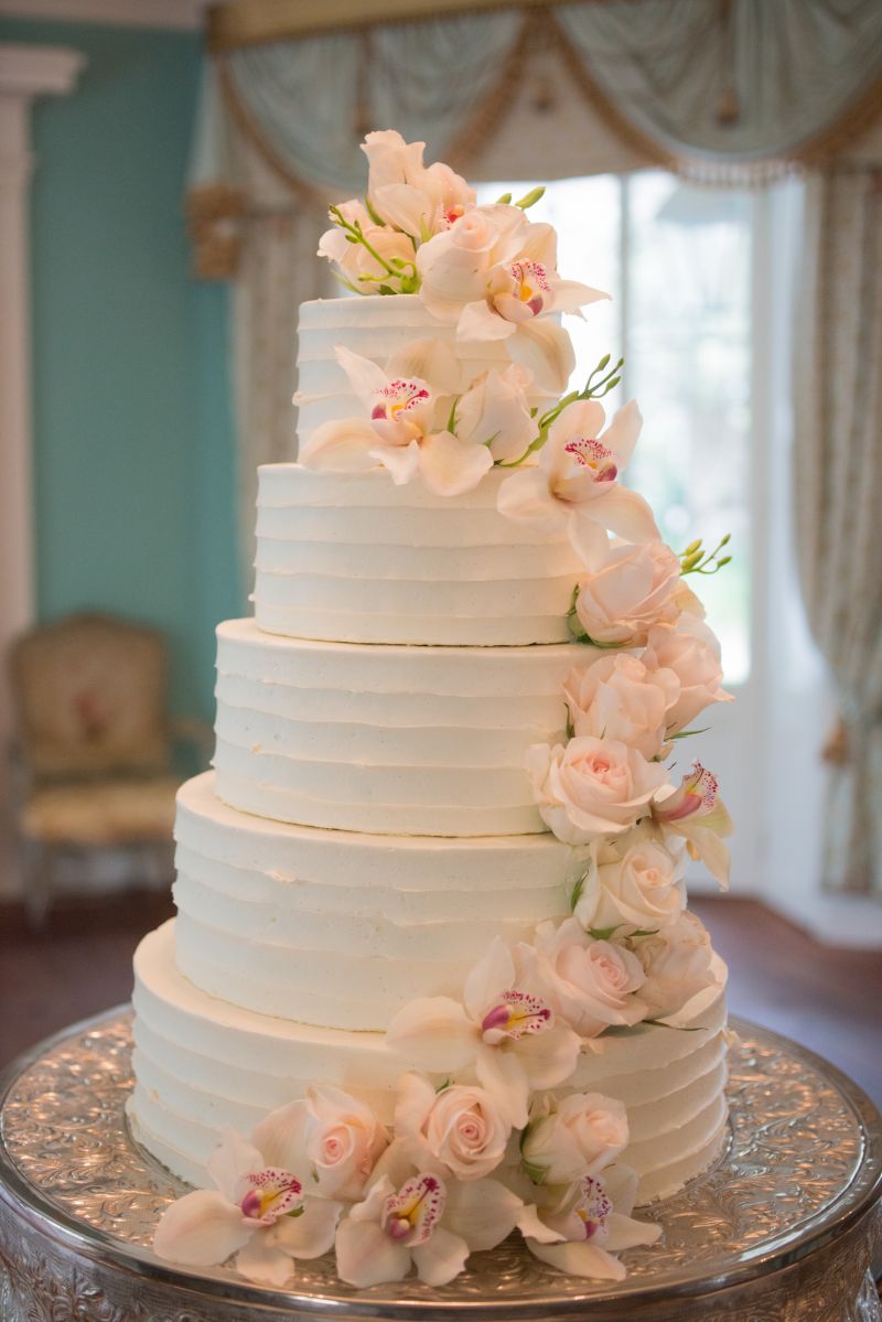 ” explains Laura. The bride had them rounded up from family friends in her parents’ hometown