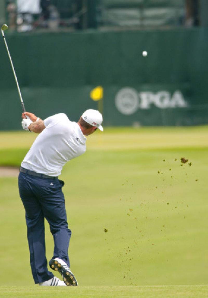 Dustin Johnson&#039;s aproach shot on the par 4 18th.