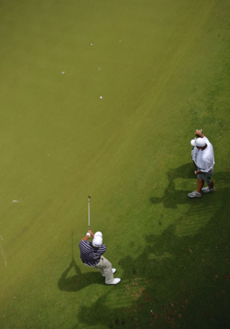 Steve Stricker pitching onto the practice green.