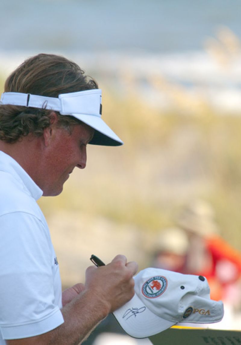 Notice anything strange? Phil Mickelson a.k.a. &quot;Lefty&quot; signing autographs with his right hand.
