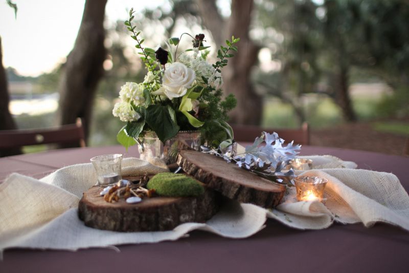 WOOD WORKS: The reception’s décor—including wooden accents next to silver vessels holding unpretentious florals—gave the evening an easy elegance.