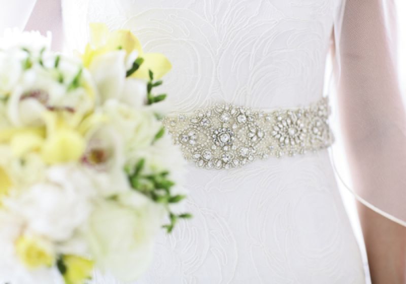 LIGHTEN UP: Crisp white, like that of Brittany’s Ulla-Maija gown, the cake, and the stationery suite, freshened up the wedding palette.