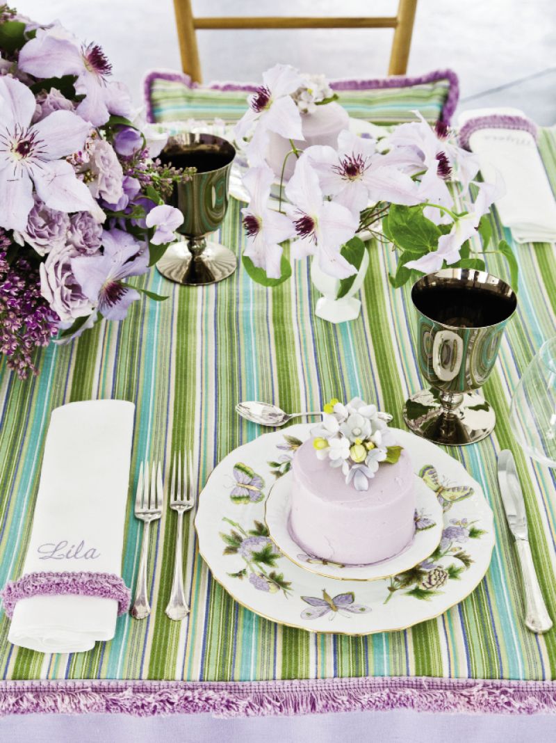 BIRD&#039;S EYE VIEW: Place card napkins (below) stitched with guest names could be given as favors.