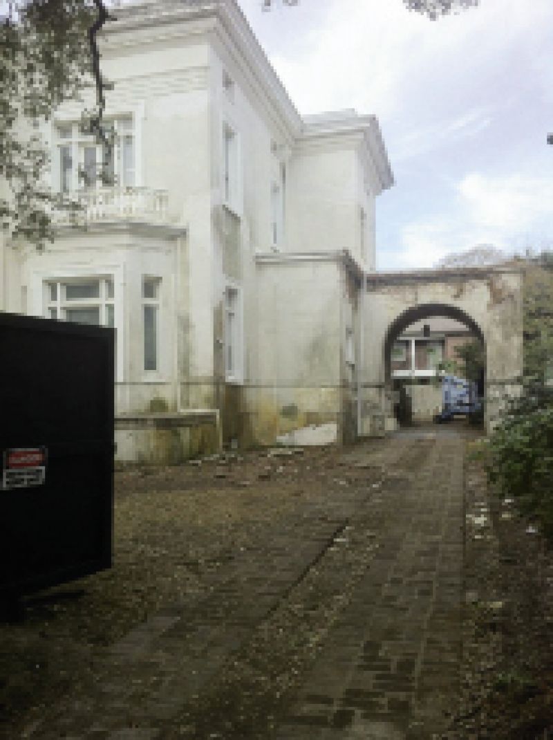 Before: The 19-month endeavor was quarterbacked by Fava and his team at e.e. fava architects, with NBM Construction as contractor and the plaster work spearheaded by Hank Bauer. PHOTOGRAPHS BY KRISTIN WALKER, COURTESY OF CHARLESTONINSIDEOUT.NET