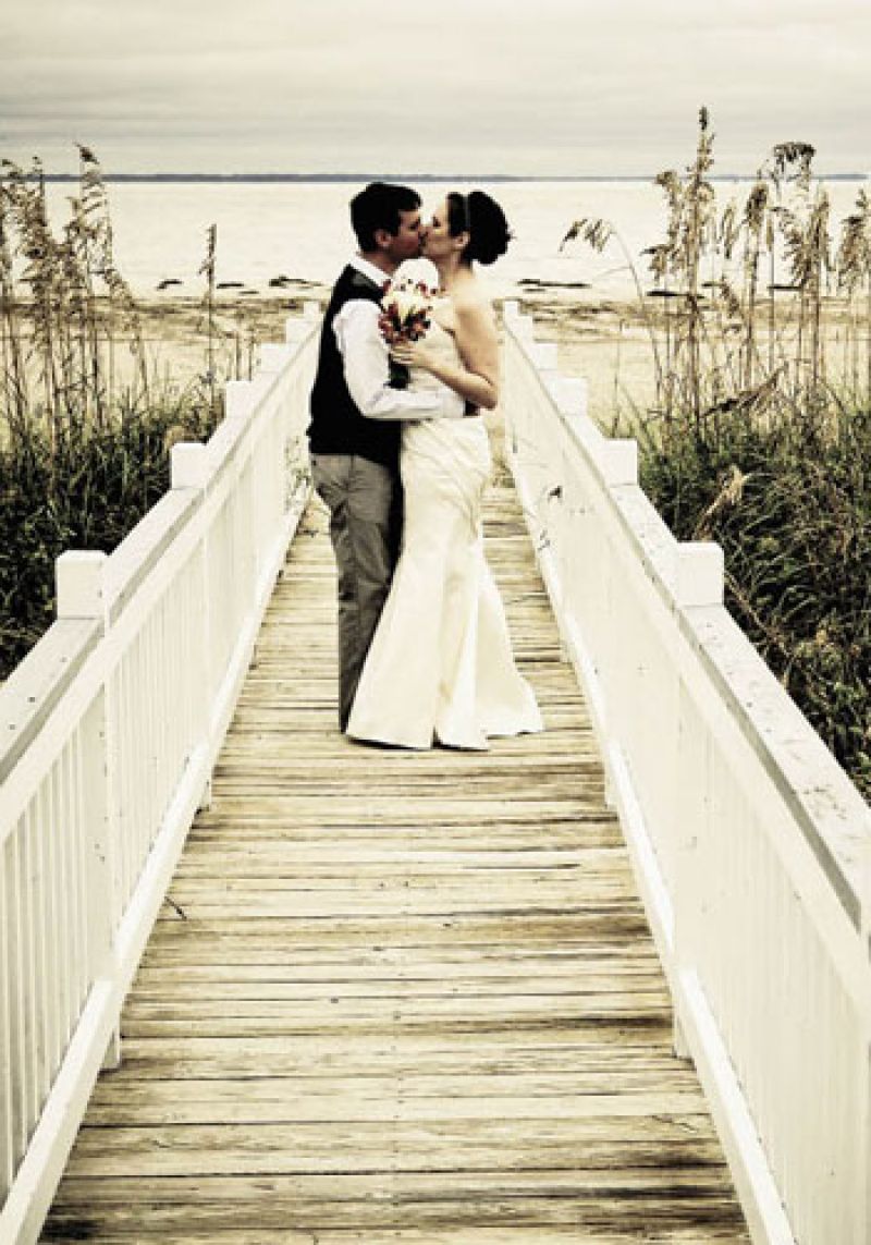 Natural embellishments accentuated traditional wedding elements