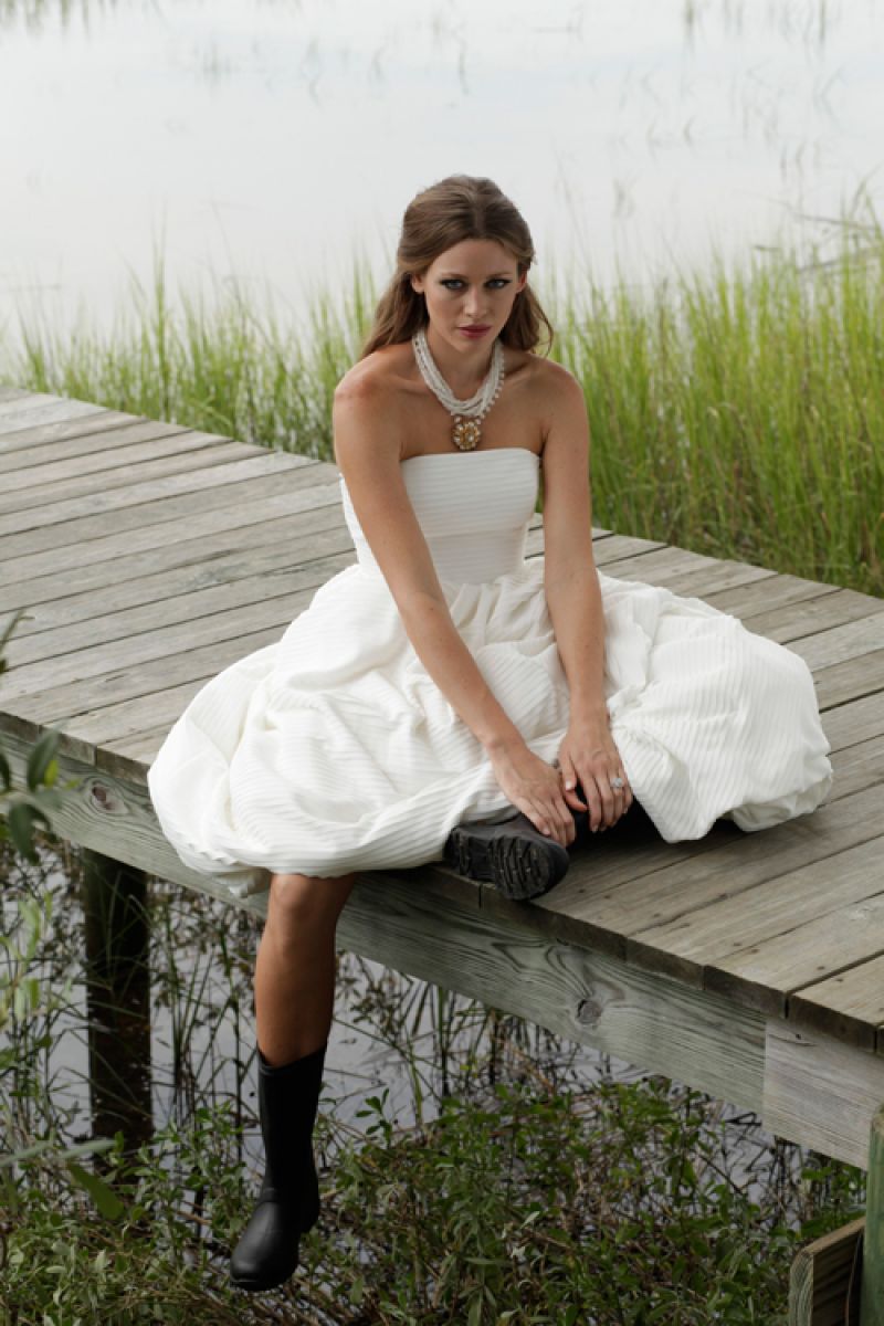 “Maclaine” gown in pleated plissé georgette silk with full, draped skirt from LulaKate. Seven-stranded moonstone necklace from Dixie Dunbar Studio. Yellow gold plated necklace with moonstones and moonstone pendant from Theodosia. 14K white gold ring with diamonds from Croghan’s Jewel Box.