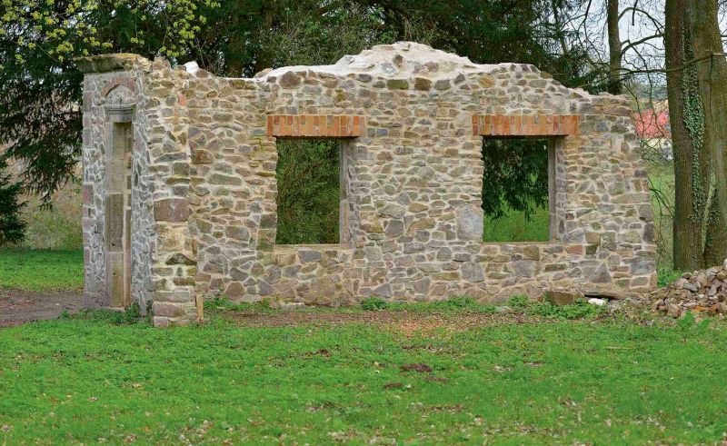 The ”Charleston Place” monument