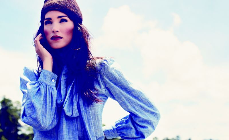 Annalaina Marks, an America’s Next Top Model alum, sports a TROUBADOUR chambray blouse by Charleston’s own Lindsey Carter.