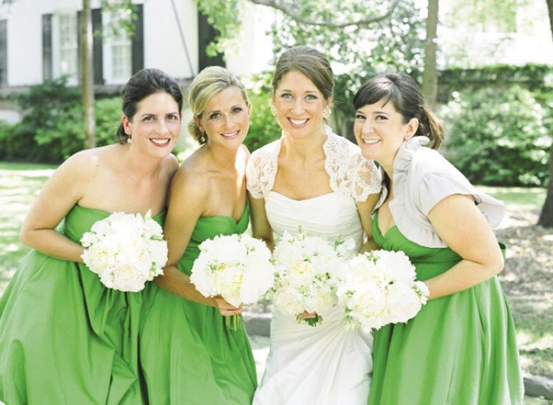 IT’S A FAMILY THING: Jessica’s cousins and elder sister stayed cool in strapless kelly green bridesmaid frocks from BHLDN, Anthropologie’s new bridal line.