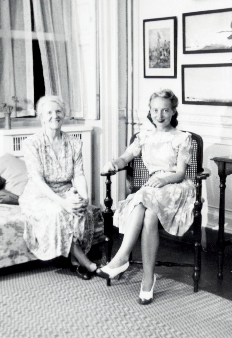 Novelist Herbert Sass and his wife, Marion, with Alice at her Myrtle Beach Pink House Galleries exhibit in 1947