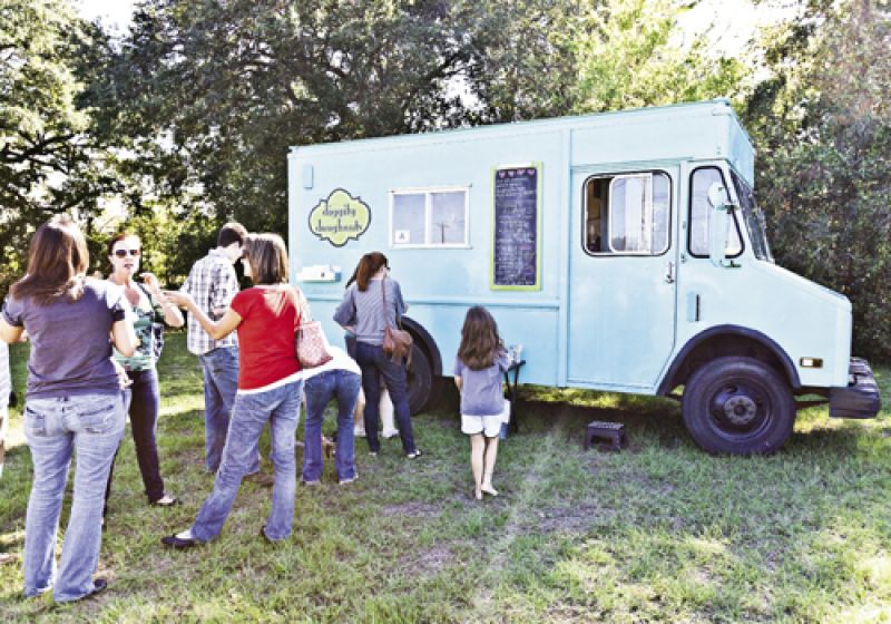 The Diggity Doughnuts team works to keep up with the growing crowd.