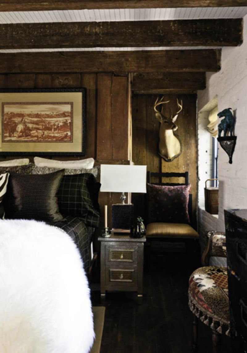 Built to be slave quarters over the once-detached kitchen house, the guest rooms exemplify Juan and Gerald’s desire to “make visitors feel as if they are staying at a five-star hotel.”
