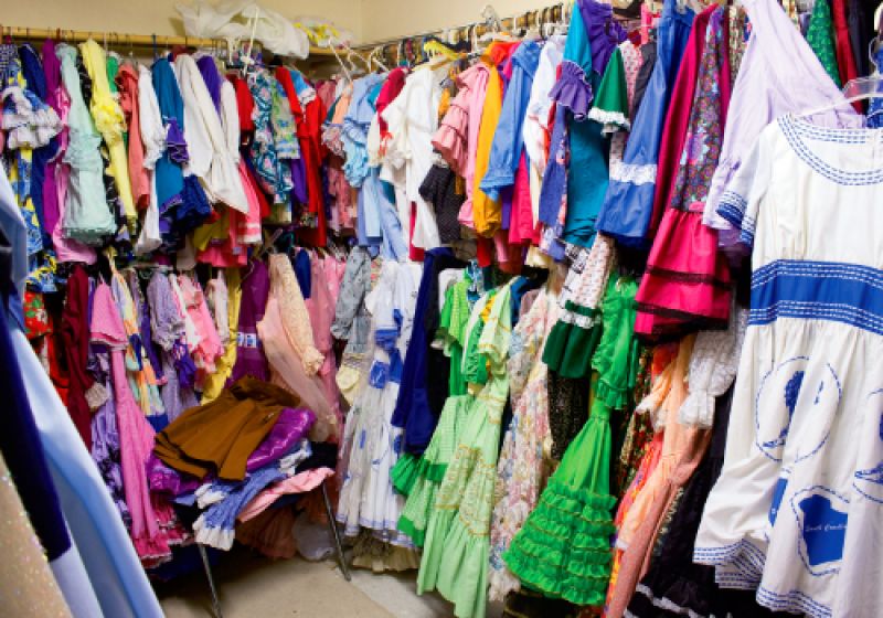 recycled_cowboy_clothes_rack.jpg