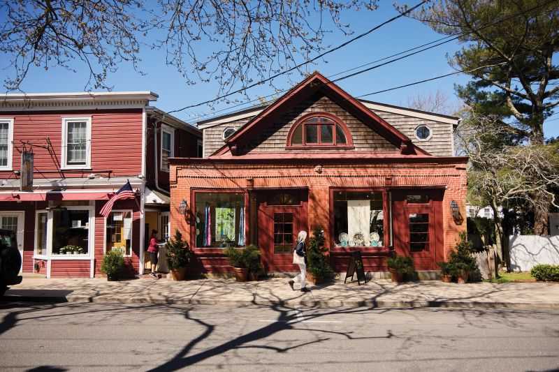 Sag Harbor is an old whaling hub with quaint streets of shops, marinas, and historic homes. (Above) Near Il Capuccino Ristorante and Via Coquina boutique on Madison Street